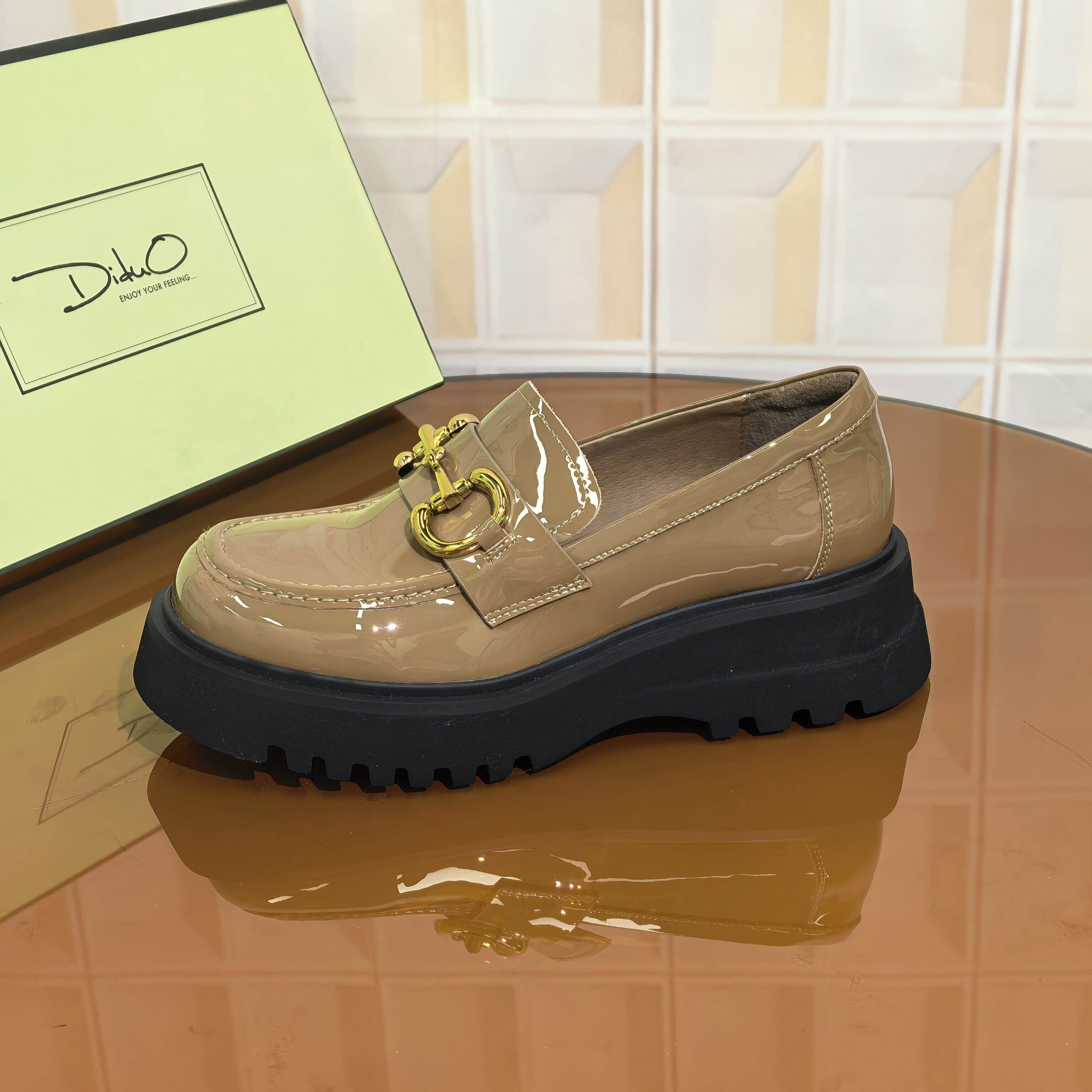 39K6/5CM牛漆皮仓撤柜断码处理粗跟百搭英伦风一脚蹬厚底方头乐福