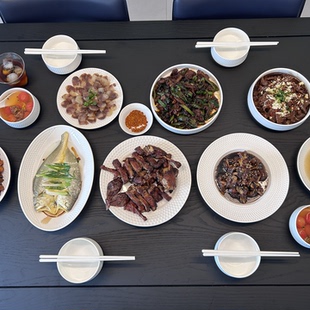 景德镇餐具家用2026新款高颜值米饭碗陶瓷餐具套装碗盘套装高级感