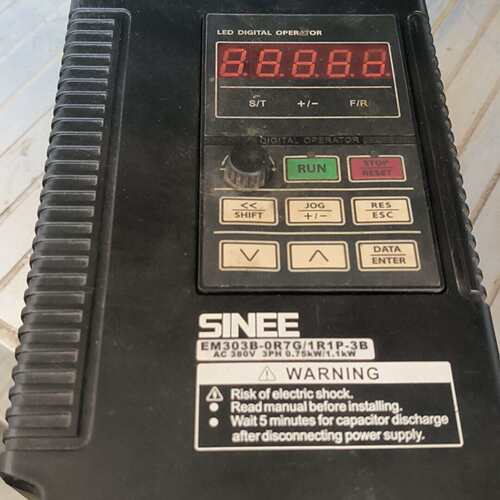 {议价}正弦变频器EM303B-0R7G/1R1P-3B，0.75K