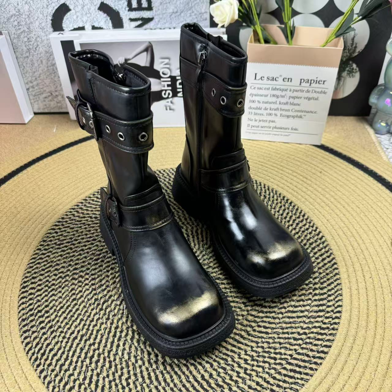 新款英伦风皮带扣机车靴