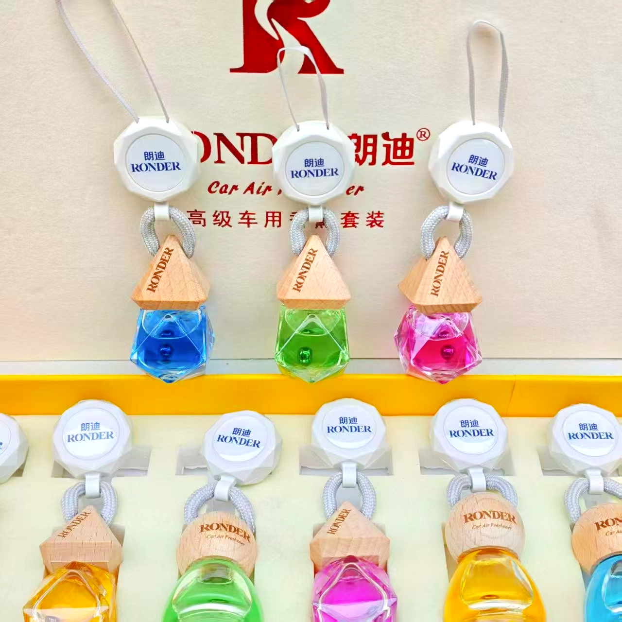 朗迪车载香水车用香薰挂式汽车精油挂件持久淡香除异味高档挂饰