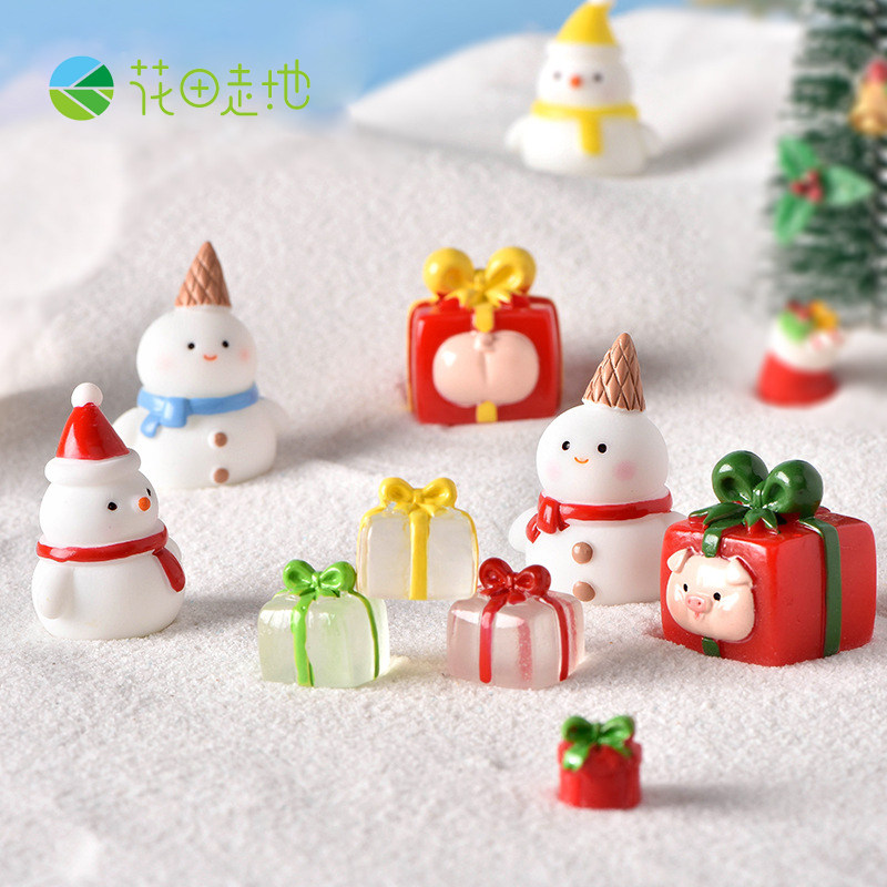 圣诞彩色卡通礼盒微景观雪景水晶球配件 圣诞猪脸蛋筒雪人摆件