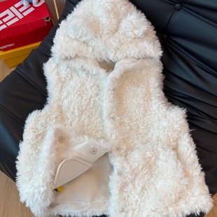 可爱小熊耳朵环保皮草马甲白色羊羔毛外套连帽皮毛一体宽松坎肩