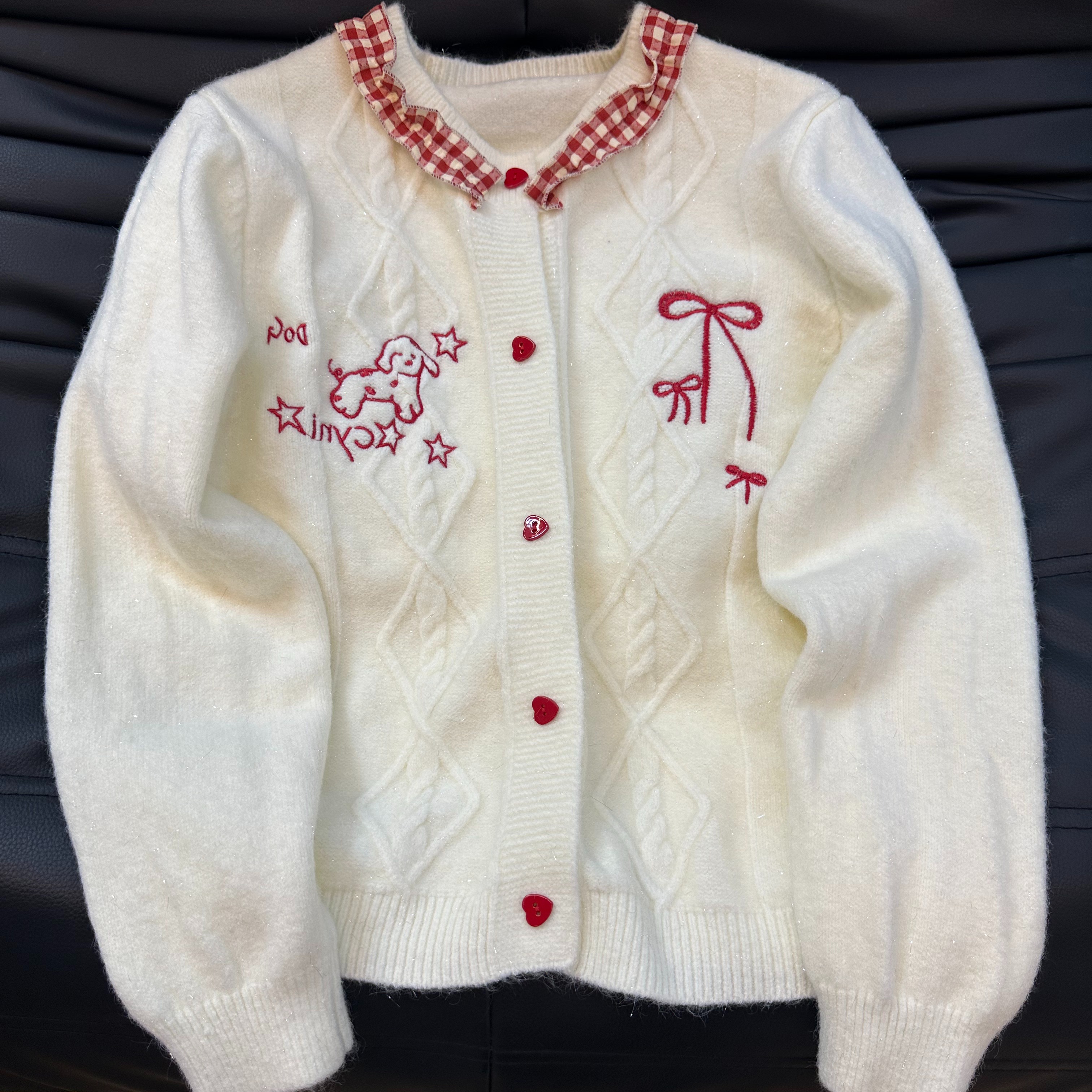 可爱小狗刺绣蝴蝶结爱心扣毛衣开衫女秋冬季甜美减龄显瘦针织外套