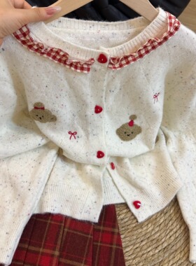 甜美可爱风小熊刺绣圆领米白色针织开衫女秋冬新款小清新减龄毛衣