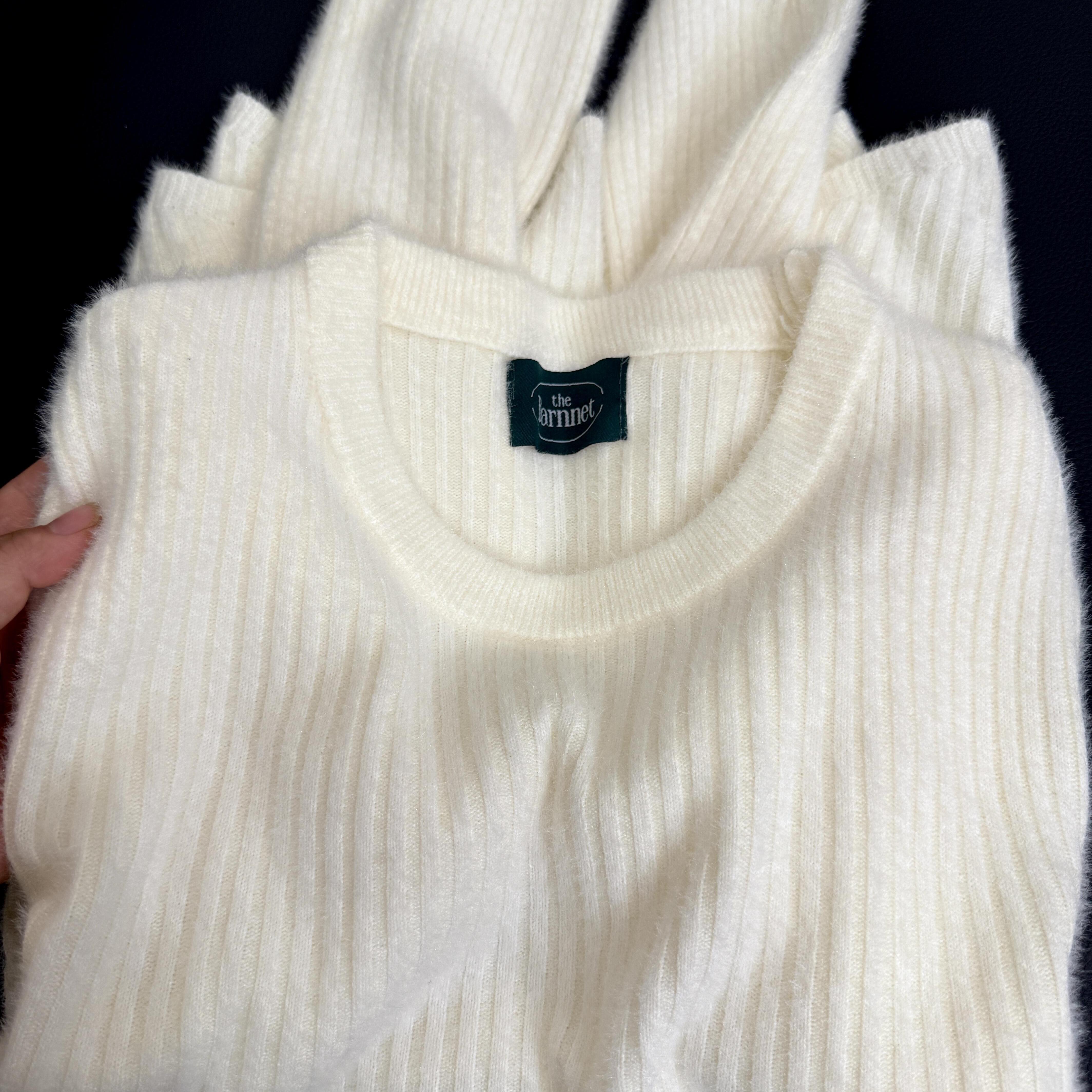 韩系温柔白色内搭圆领长袖针织衫