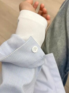 蓝色条纹衬衫女春季2025新款设计感小众打底衬衣内搭叠穿长袖上衣