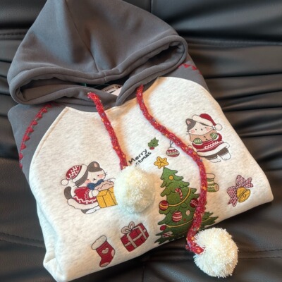 韩系圣诞新款重工刺绣卡通猫咪拼色插肩袖宽松加绒连帽卫衣女