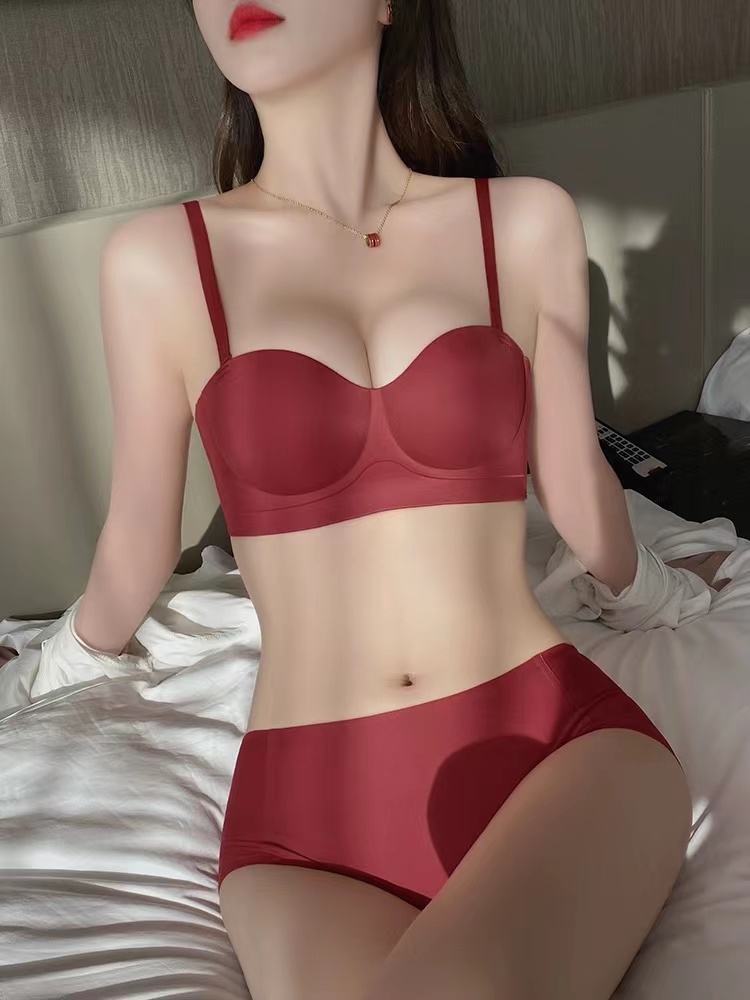 维多利亚专柜内衣红色小胸聚拢本命年文胸罩无痕无钢圈收副乳套装