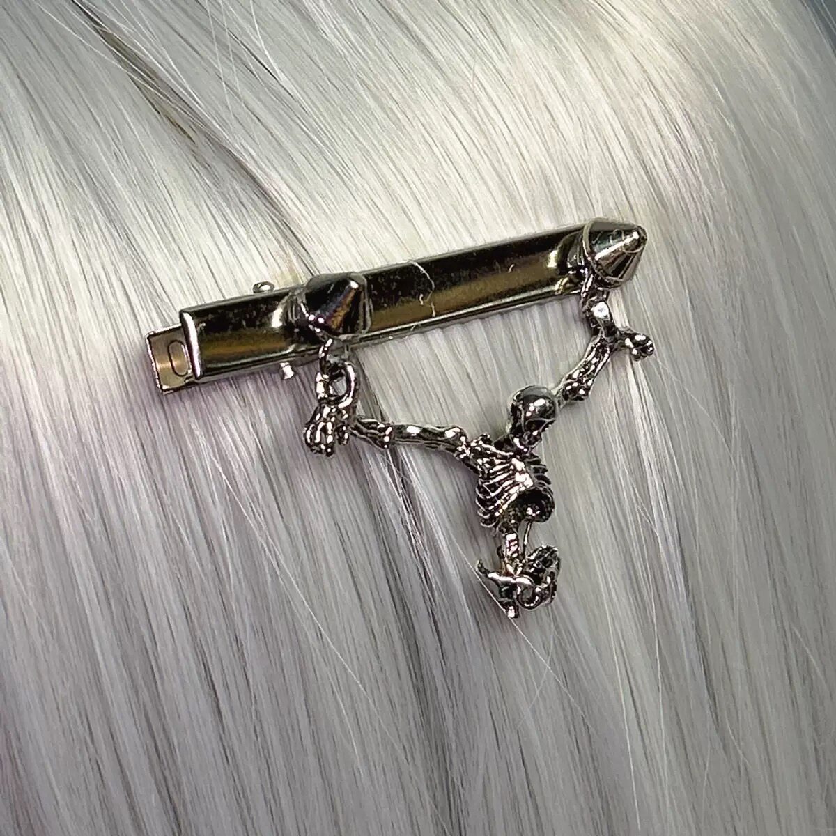 复古骷髅铆钉耳夹女哥特风辣妹欧美亚文化小众高级感侧边夹刘海夹