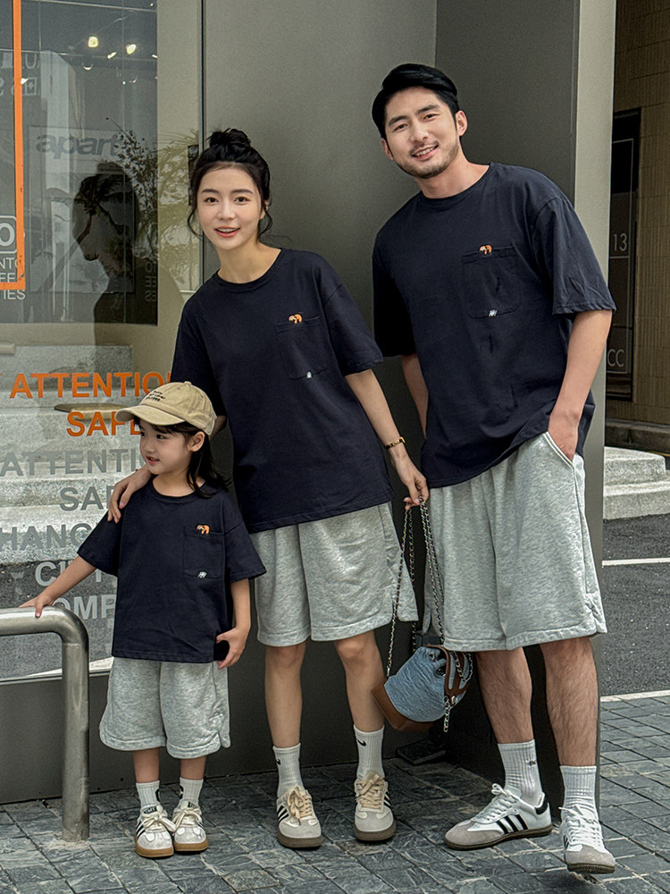 부모-자식 착용 반팔 2024 여름 가족 3 4인 인쇄 다용도 티셔츠 아동 유치원 교복 정장 유행