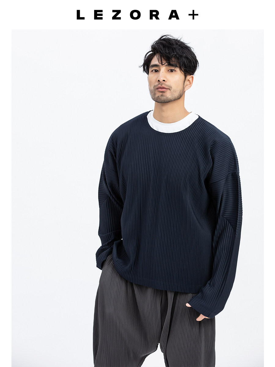 LEZORA Japanese house fabric pleated loose top off the shoulder round neck spring and autumn long-sleeved T-shirt men's base
