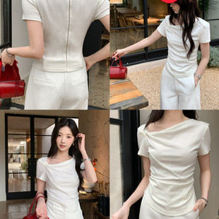 ZY GODDESS-chic不规则领口后背镂空菱格绣线褶皱收腰显瘦短袖T恤