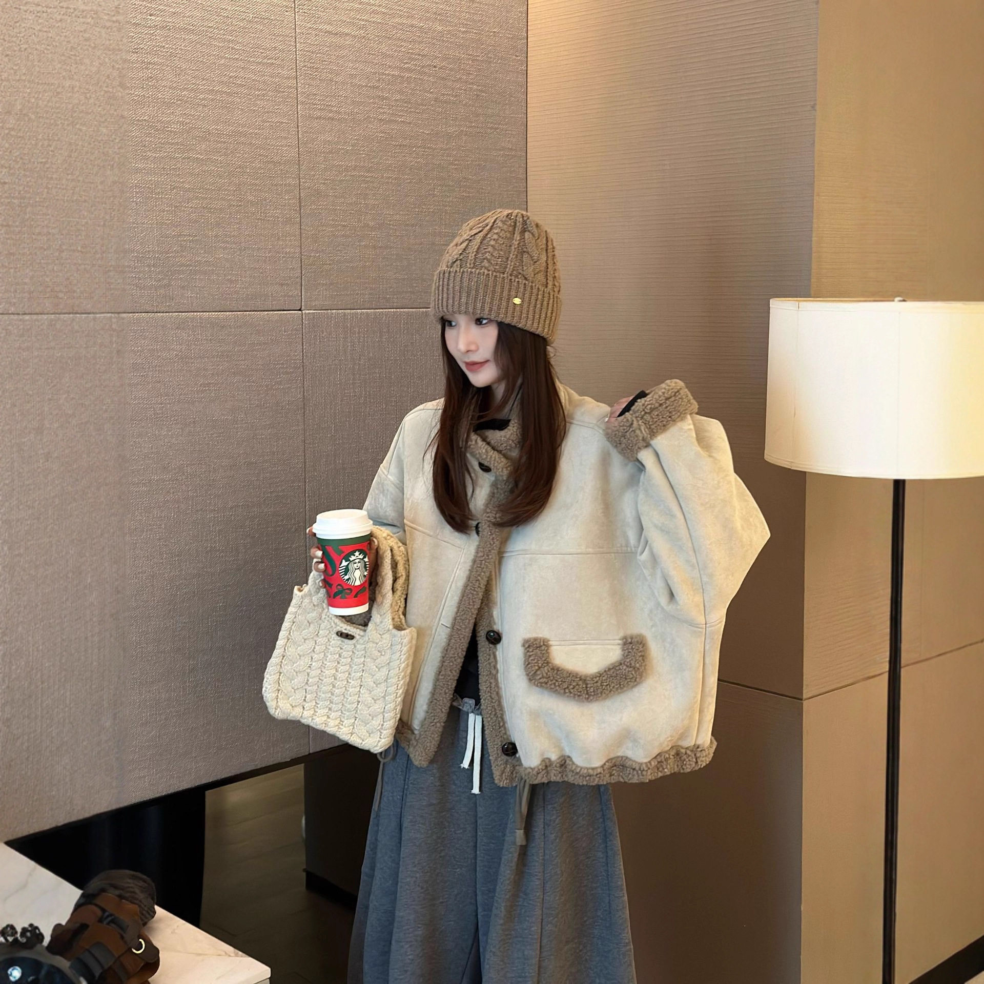 皮毛一体羊羔毛短款外套女2025秋冬装新款加厚翻领机车服环保皮草