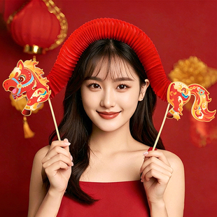 2026马年春节拍照玩具新年快乐氛围手持拿对联小翻马拜年拍摄道具