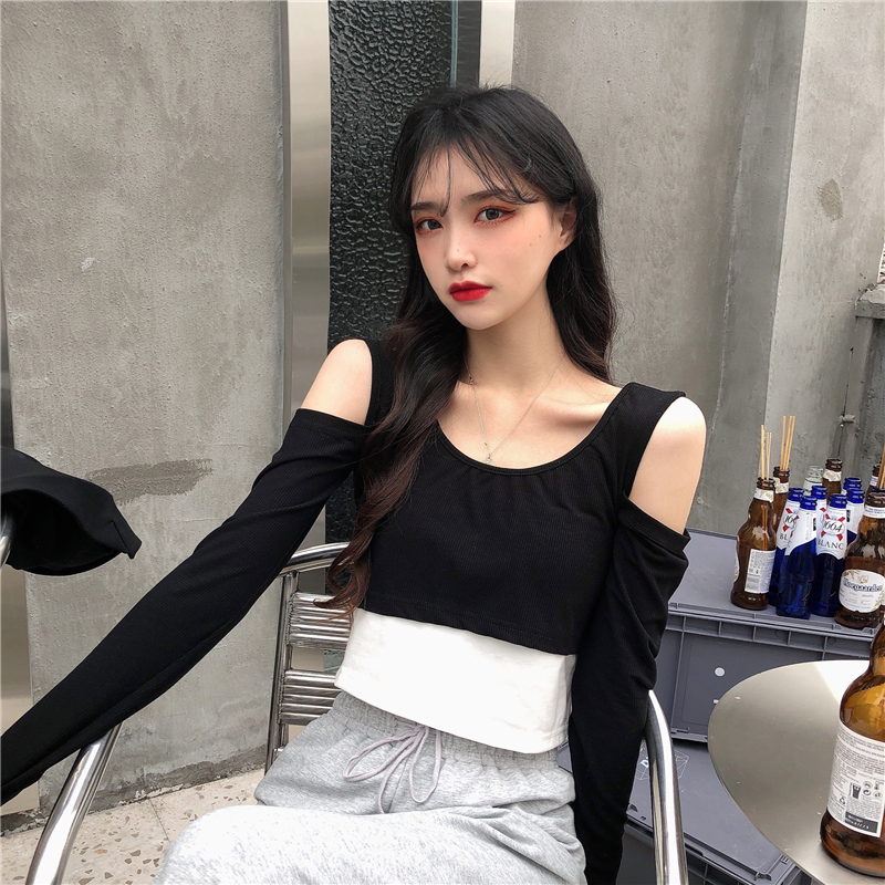 Real shot of long sleeve T-shirt girl