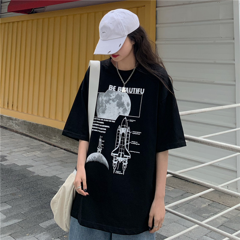 Real shot medium long white T-shirt, women's loose big BF style, western style printing in summer