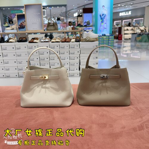 百丽女士真皮手提小水桶包妈妈包