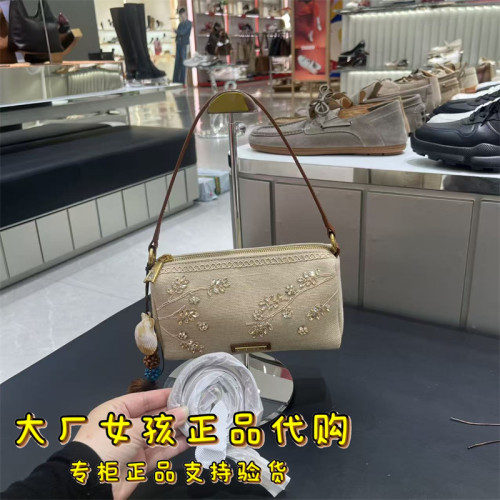 思加图腋下包小方包单肩斜挎包女