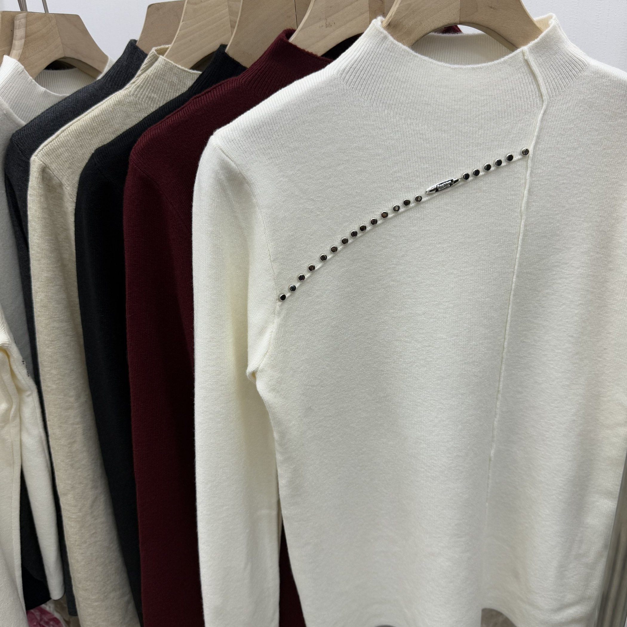 米白杏色半高领毛衣打底衫内搭