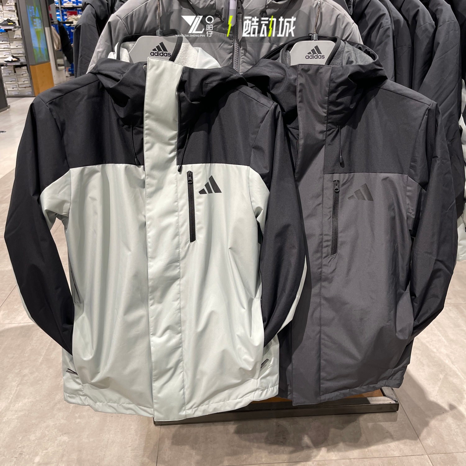 阿迪达斯三合一加绒连帽外套