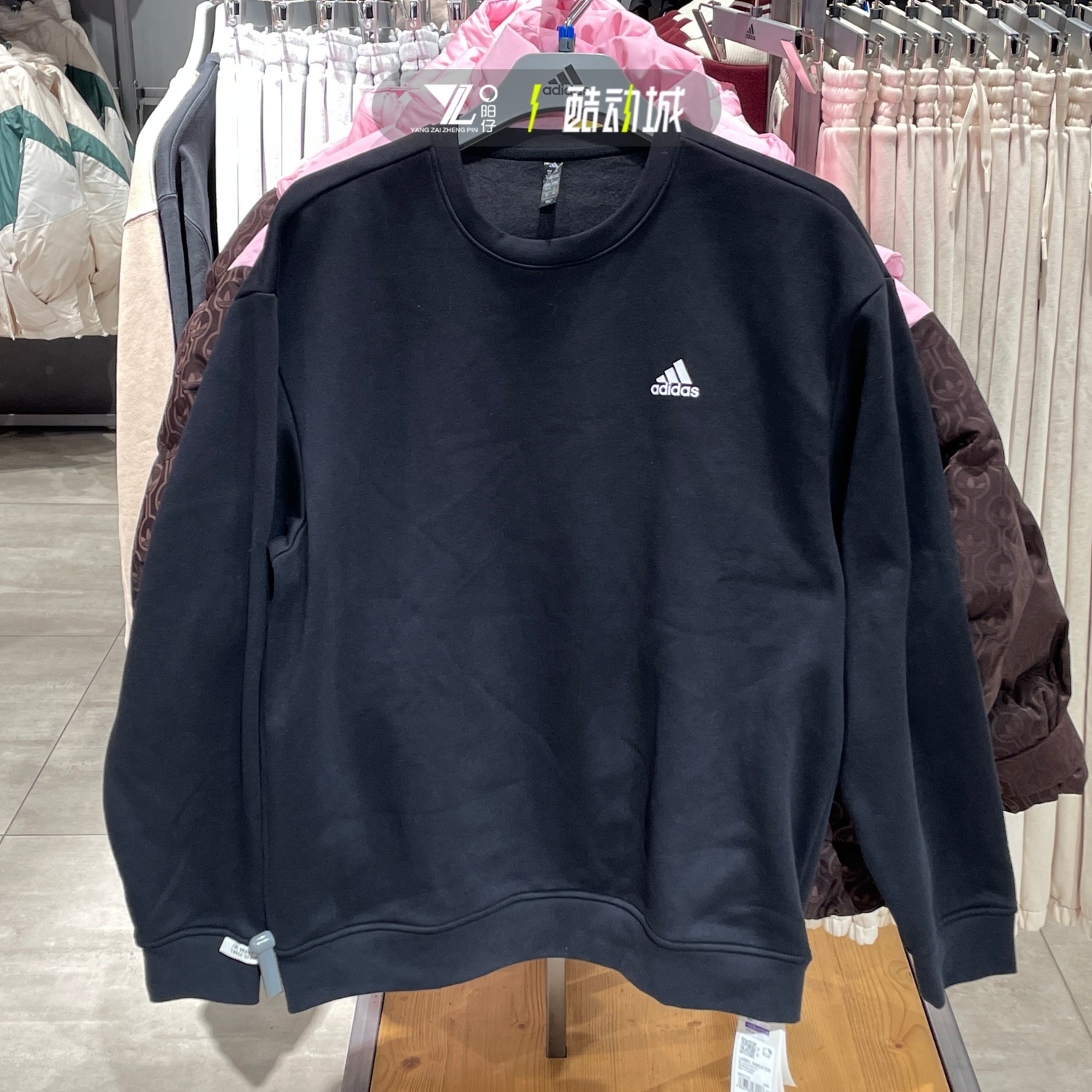 阿迪达斯冬季男加绒保暖圆领卫衣