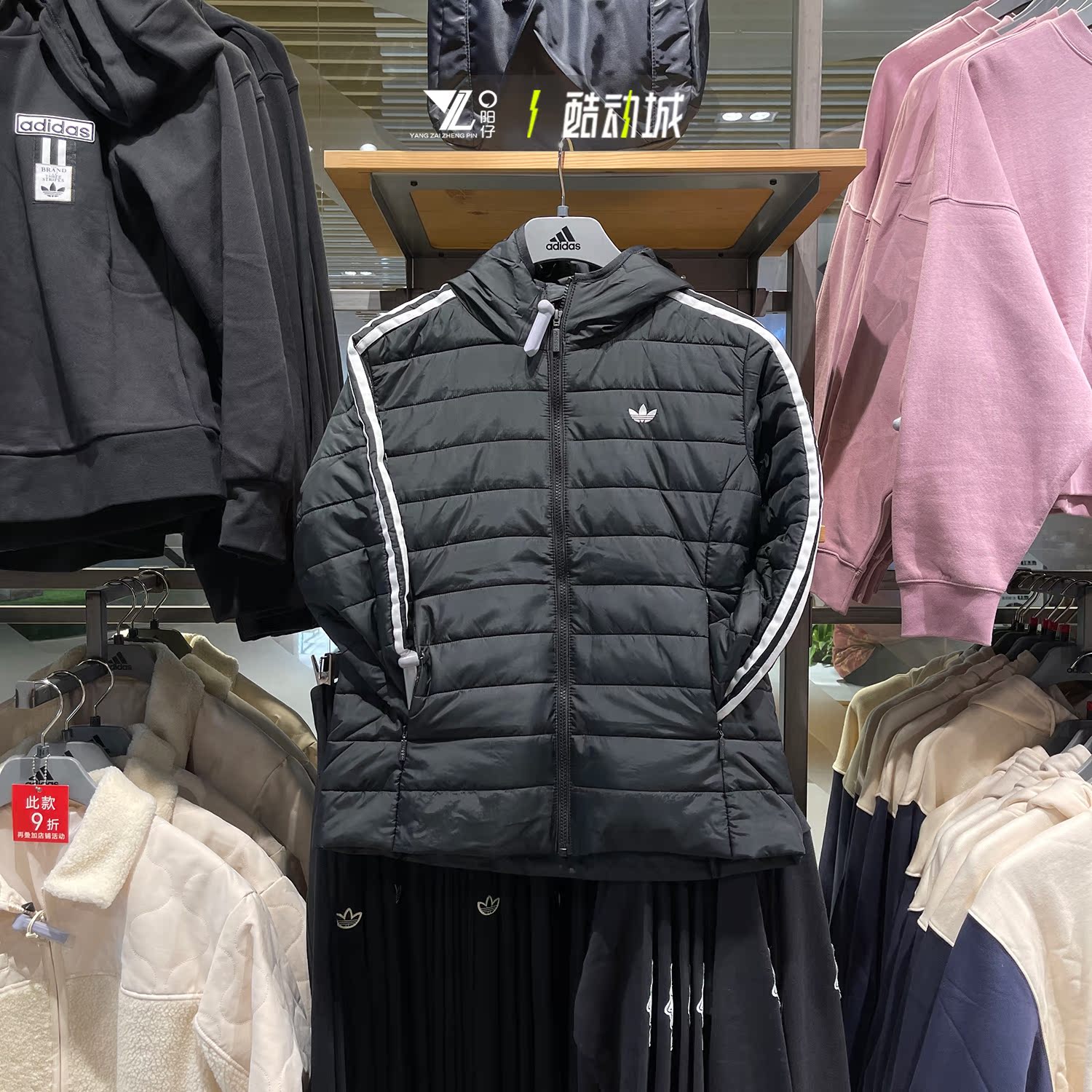 专柜正品Adidas女子休闲保暖棉服