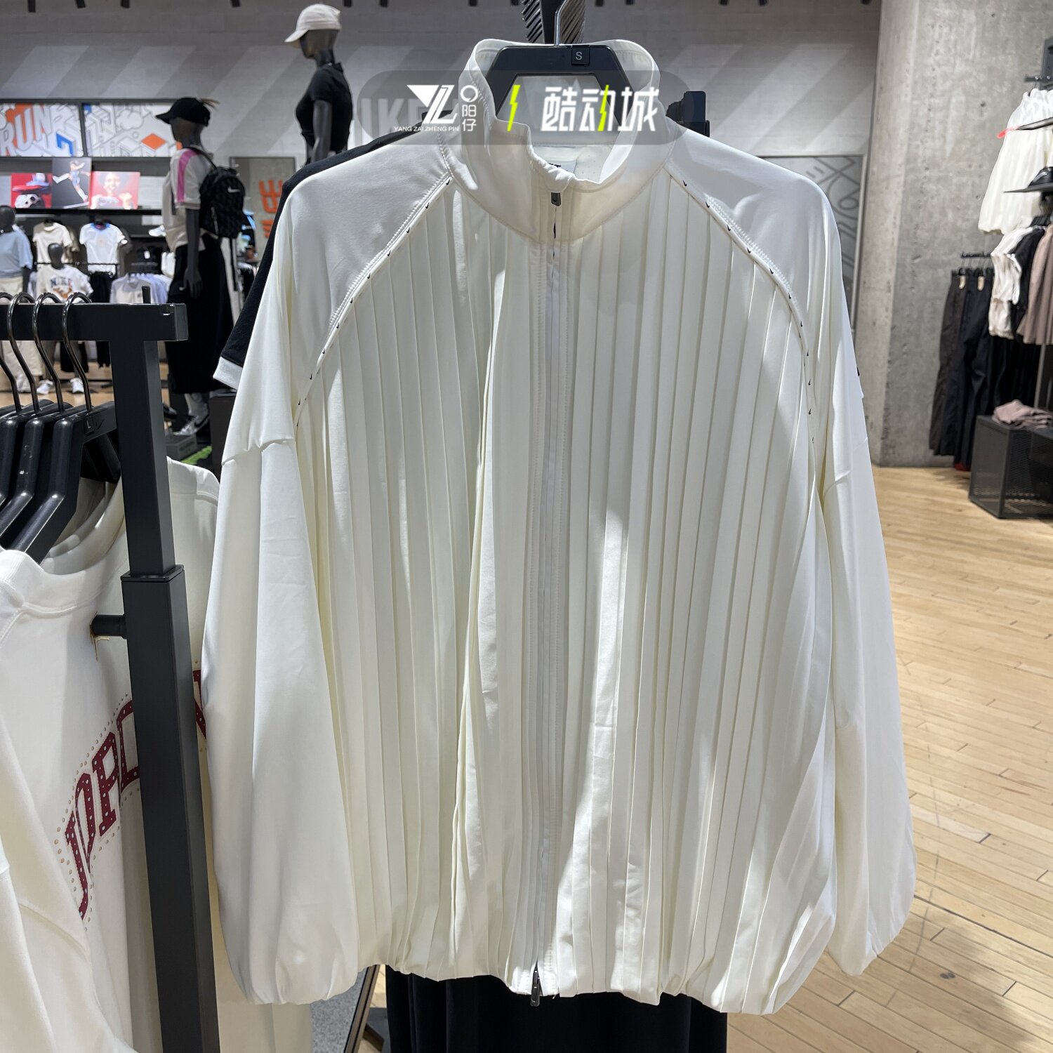 nike耐克女子秋季新款宽松缎面垂感白色立领夹克外套HJ0518-133