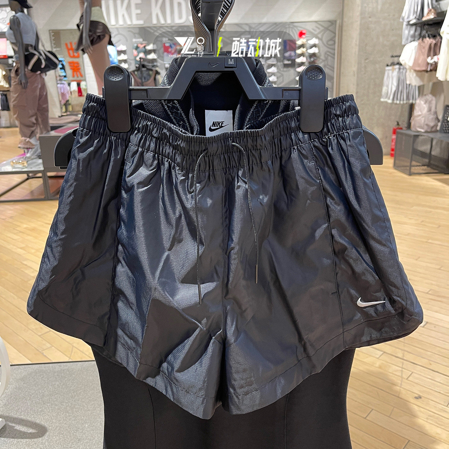 nike耐克女子夏季新款跑步运动训练梭织速干黑色短裤HM8403-010
