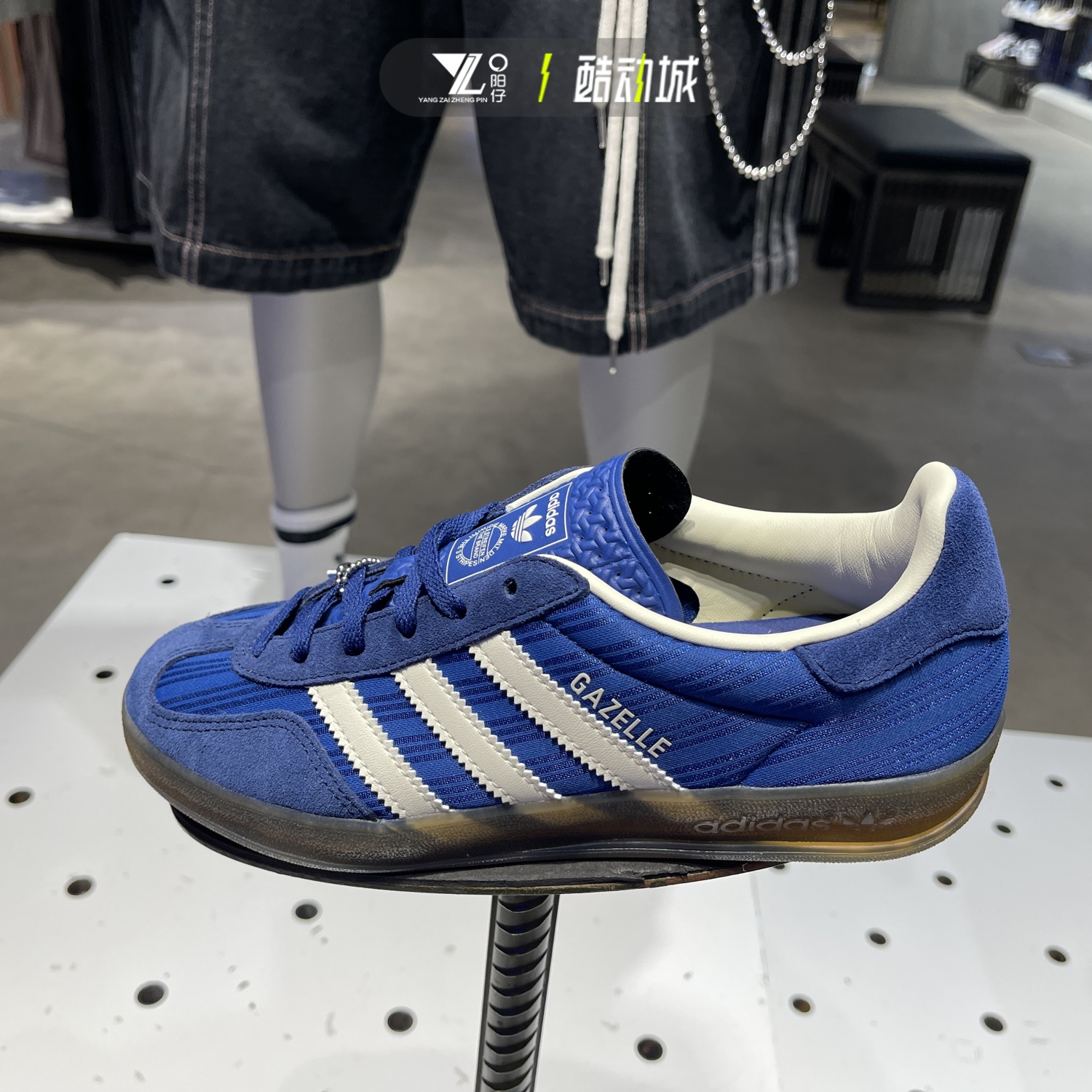 专柜正品Adidas女子简约运动鞋