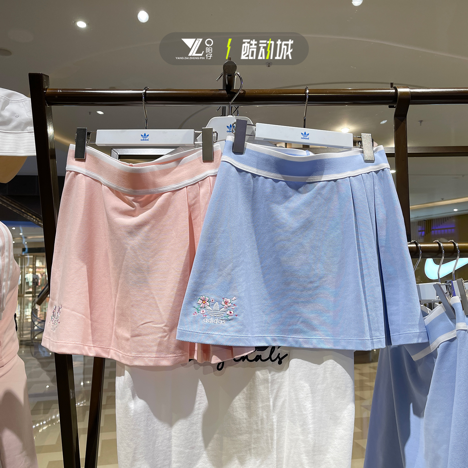 阿迪达斯三叶草女子短裙