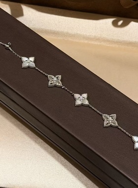 通体s925个性新款菱形镭射五花手链中古风四叶草感拉伸精致款