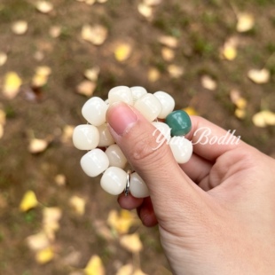 『一点春』云菩提12*13mm老桶型菩提根老料白玉阴皮绕指柔手链