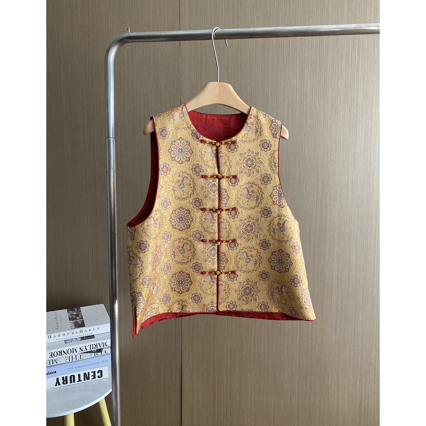 高端新中式织金提花圆领真丝宋锦马甲女2026春季无袖盘扣国风上衣,女装/女士精品,真丝上装,淘宝优惠券,粉丝福利购,淘宝优惠卷