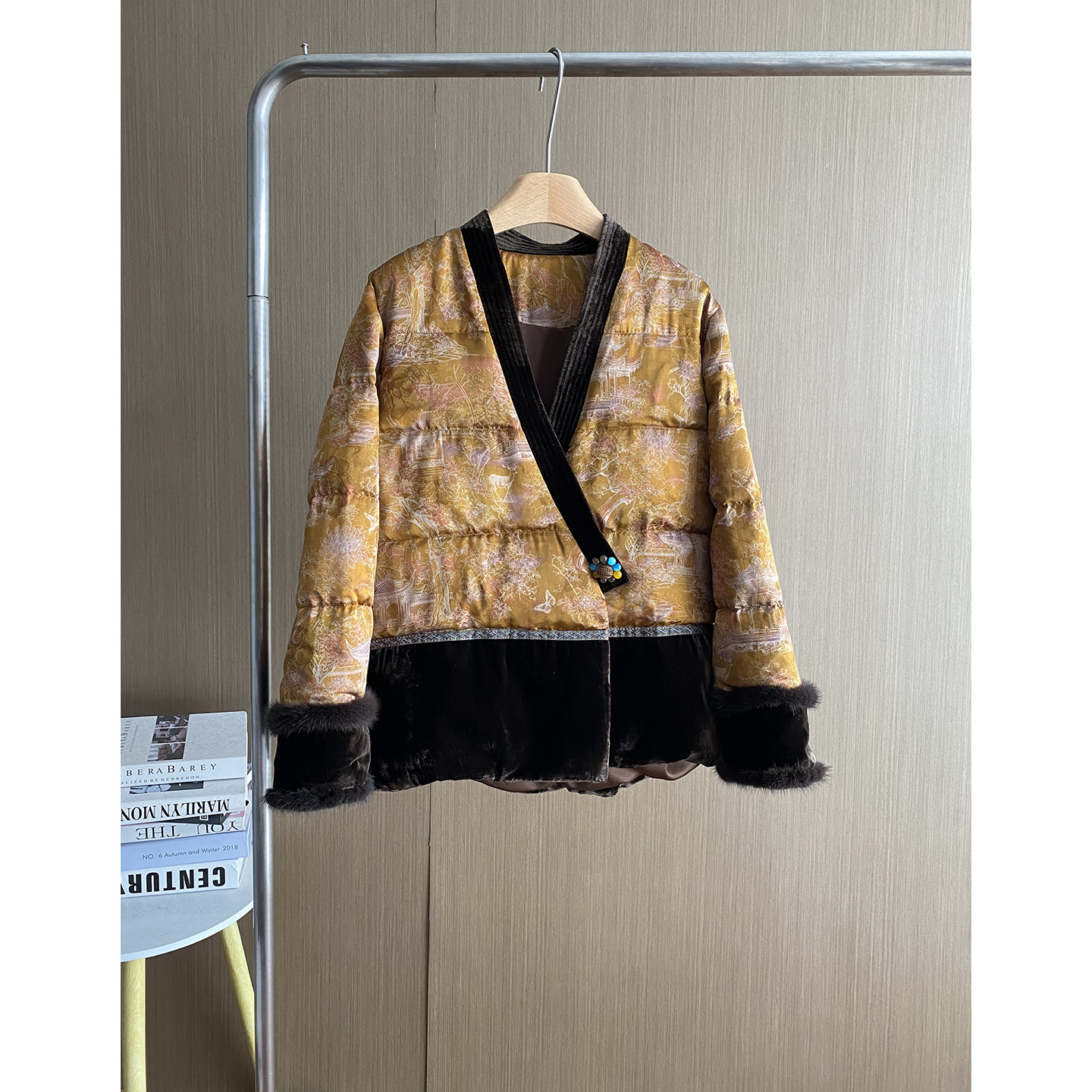 欧洲站水貂毛袖口V领钉珠羽绒服