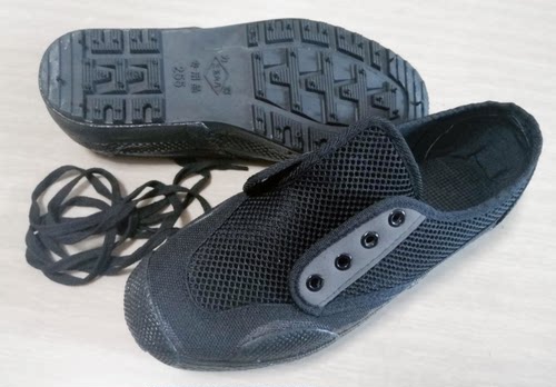 黑色网面透气防滑作训鞋