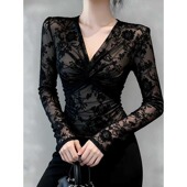 大码 上衣 显瘦正肩长袖 性感扭结v领蕾丝打底衫 女秋冬内搭辣妹修身