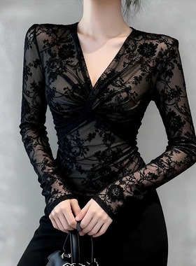 大码性感扭结v领蕾丝打底衫女秋冬内搭辣妹修身显瘦正肩长袖上衣