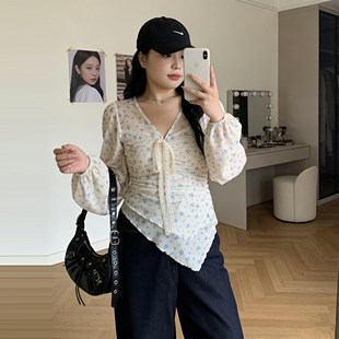 上衣 女春夏显瘦不规则下摆长袖 大码 微胖MM蓝色小碎花蕾丝系带衬衫