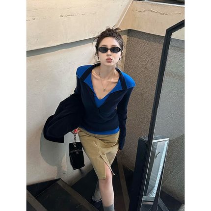 大码撞色假两件V领长袖针织T恤女秋冬季胖mm设计感打底衫气质上衣