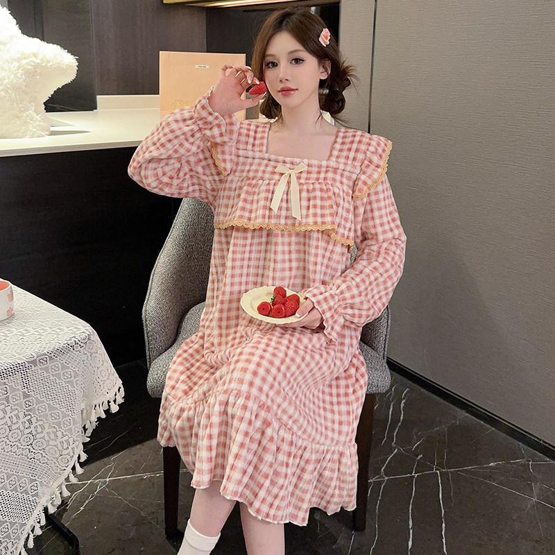 2025新款法兰绒睡裙女秋冬卡通可爱格子加厚家居服珊瑚绒女士睡衣