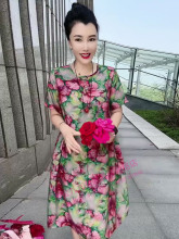 双兜花色休闲连衣裙女士夏季中年妈妈装短袖圆领显瘦减龄洋气裙子