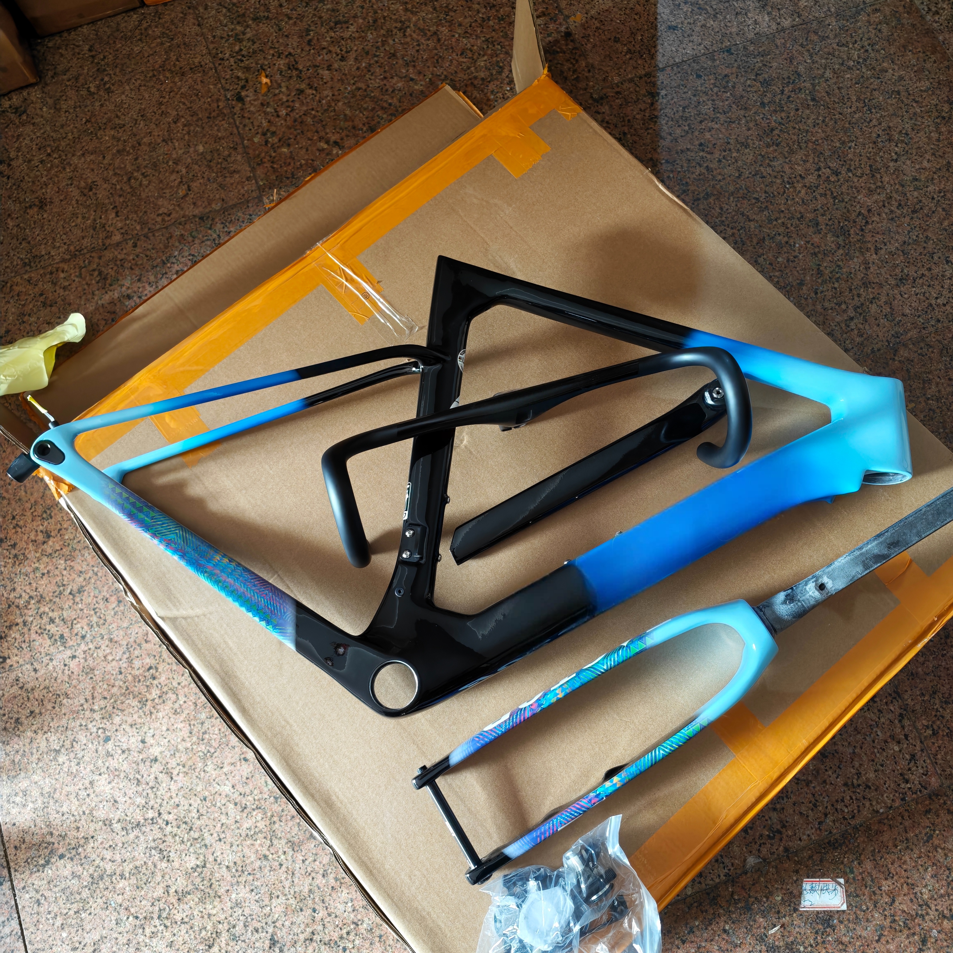 碳纤维公路车架AVM定制