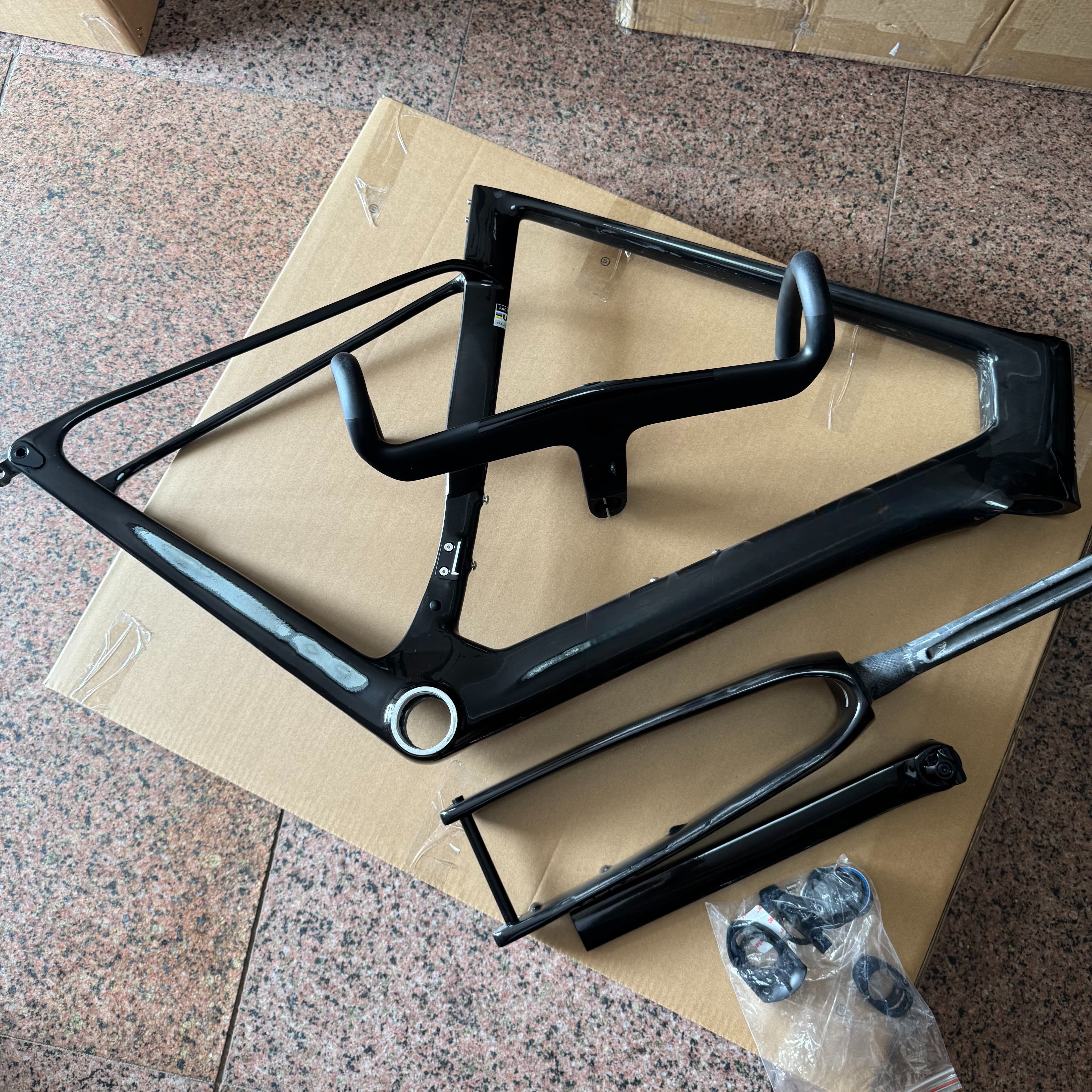 VAM碳纤维公路车架定制涂装