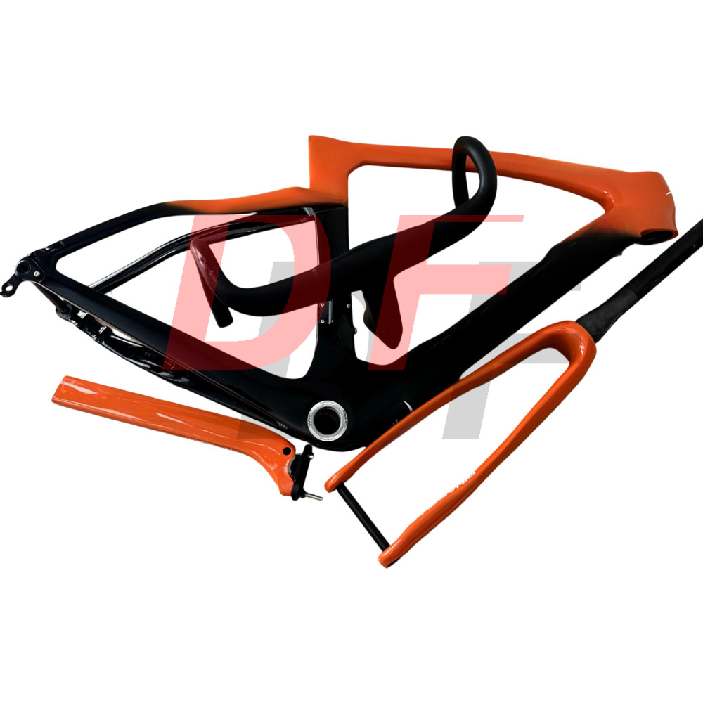 24款超轻皮娜F碳纤维公路车架定制涂装