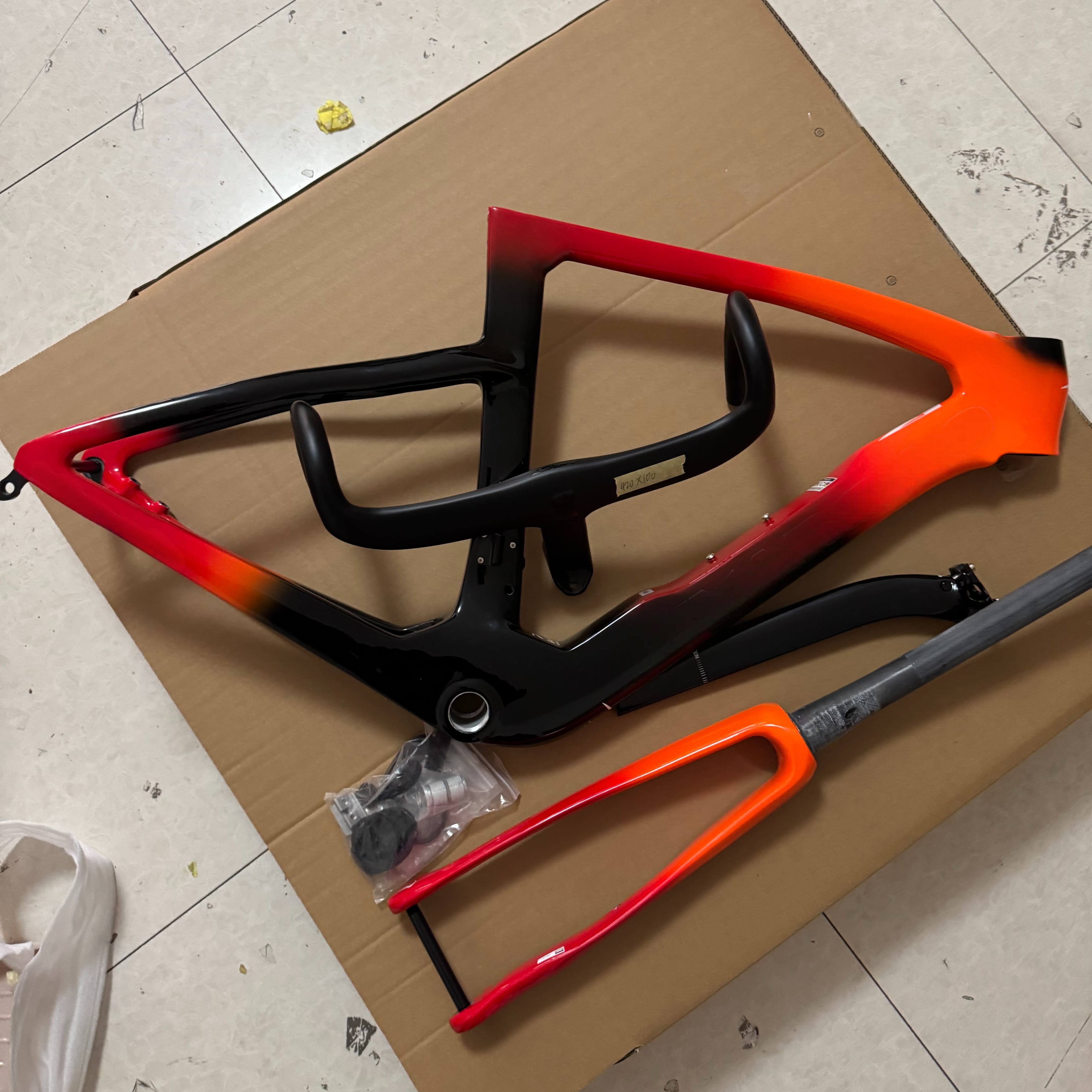 2025款新F碳纤维公路车架自行车车架定制涂装