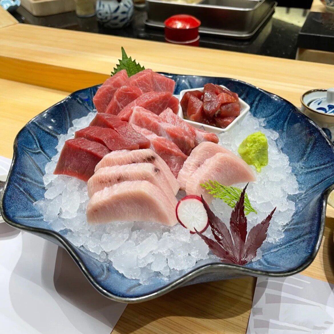 日式陶瓷餐具荷口花边刺身碗海鲜资造盆三文鱼刺身冰盘自助餐摆盘