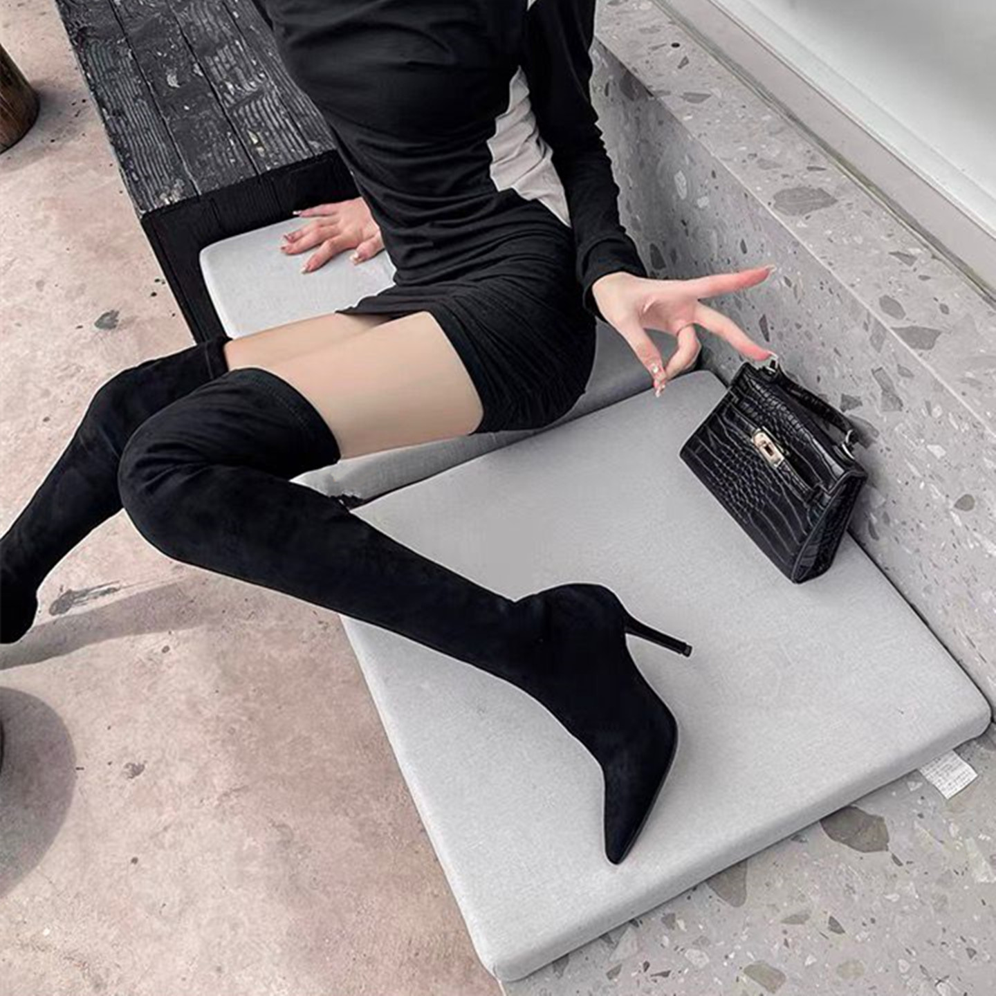 黑色绒面过膝长靴女2025秋冬新款尖头高跟瘦瘦靴细跟弹力长筒袜靴