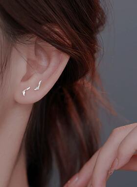 925银针小鱼锦鲤耳钉女简约时尚气质小众设计耳环2026爆款