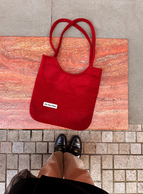 On Our Own 原创 红丝绒柔软顺羊毛毛呢凹口圆角包手提单肩
